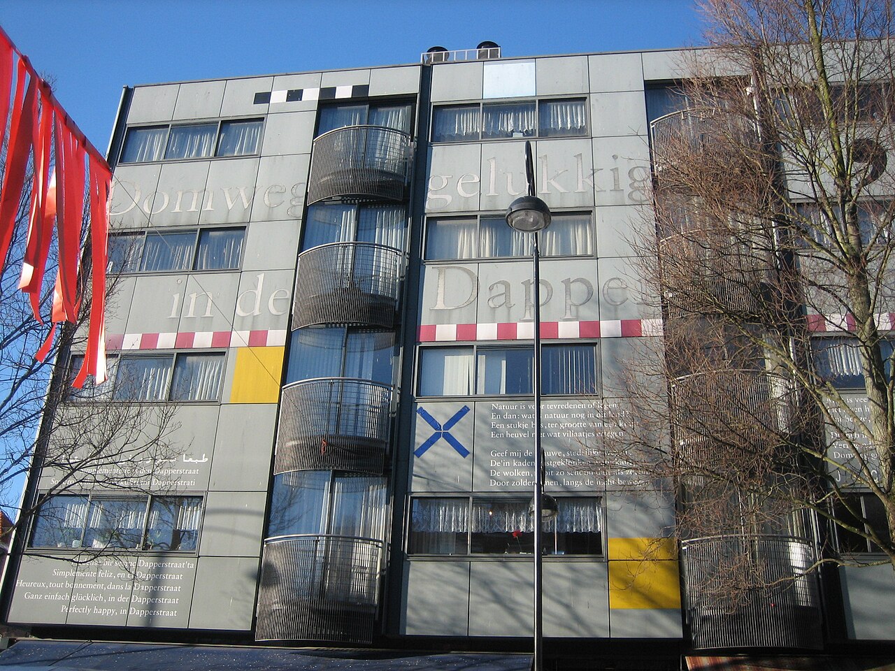 Woongebouw aan de Dapperstraat in de buurt van station Muiderpoort